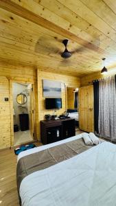 Coastal Bay Inn by Green Apple Stays