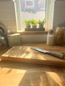 Artistic 3 bed home in Old Trafford next to MUFC