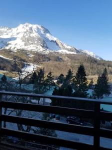 Chalets Grand Chalet pour 10 avec vue magnifique sur les pistes et les montagnes a 10mn a pied des pistes : photos des chambres