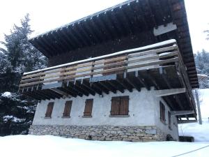 Chalets Grand Chalet pour 10 avec vue magnifique sur les pistes et les montagnes a 10mn a pied des pistes : photos des chambres