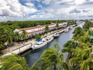 Waterside Suites and Marina - Key Largo