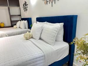 Falcon Shoreline- Airport Pickup Available - Gated-Security