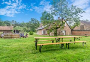 Maisons de vacances Domaine les Muids - Piscine et foret prives proche de Paris : photos des chambres