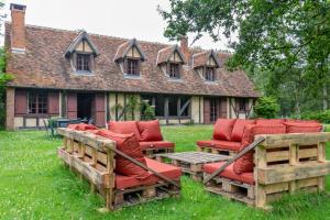Maisons de vacances Domaine les Muids - Piscine et foret prives proche de Paris : photos des chambres