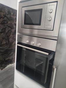 LUXURY VILLA SEA VIEWS HEATED POOL private jacuzzi wifi bbq parking tennis court