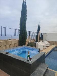 LUXURY VILLA SEA VIEWS HEATED POOL private jacuzzi wifi bbq parking tennis court