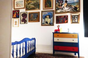 Sejours chez l'habitant Une chambre et des tableaux : Chambre Double