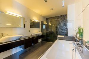 Villas Prestigieuse Villa Spa 2 Piscines : photos des chambres
