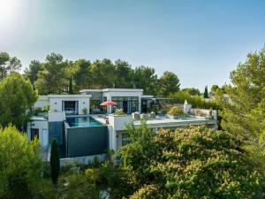 Prestigieuse Villa Spa 2 Piscines - 5hvězdičkové hotely ve městě Saint-Gély-du-Fesc