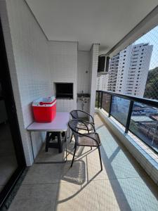 APTO CHURRASQUEIRA, Capitania Varam, Pitangueiras, piscina, 100 m da praia, 2 dormitórios, 2 vagas de garagem