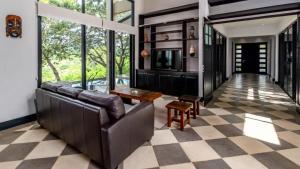 Nostalgic Retro Home on Luxurious Lot with a Private Infinity Pool and Ocean Views