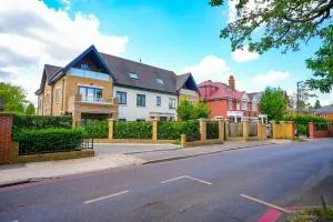 172 - 174 Wood Lane - Ground floor Two bedroom Apartment with Garden - 豪士罗