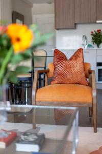 Elegant 2 Bedroom Apartment, Steps from History & V&A Museums, 2 Bathroom & 2 Elevators