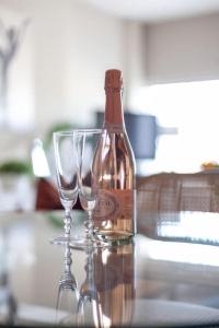 Elegant 2 Bedroom Apartment, Steps from History & V&A Museums, 2 Bathroom & 2 Elevators