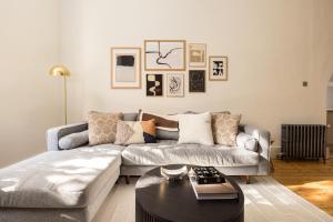 The Abinger Place - Inviting 2BDR House with Study Room & Garden