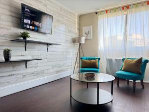 Styled Downtown condo City View Onsite Parking LM404