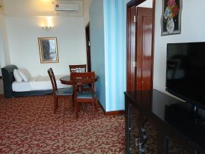 Gorgeous service suite at Imbi