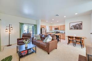 2 Mi to Dtwn Flagstaff Home with Balcony! - 3hvězdičkové hotely ve městě Flagstaff