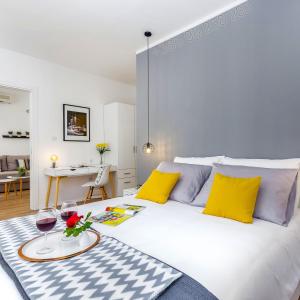 Rijeka Apartments TERRA I & II in the Old Town