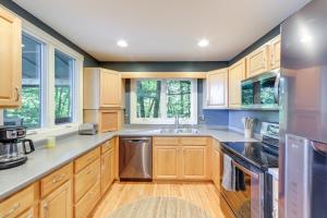 Blue Ridge Pkwy View and Deck Brevard Home!