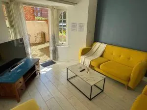 Queen Anne Court-FREE PARKING By Prescott Apartments - Appleton