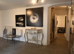 Suite dans maison dartiste