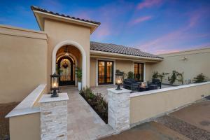 Luxury Scottsdale Retreat, Heated Pool, Spa, Pickleball, Concierge service