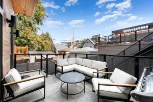 Stunning 5BR Home in Heart of Chicago with 2 Rooftops
