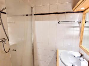 Appartements Appartement spacieux au coeur des Gets avec balcon, parking, et Wifi - FR-1-598-82 : photos des chambres