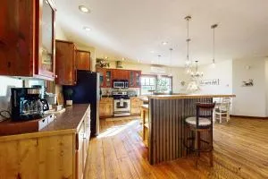 Oak Wood Condo - Lucile
