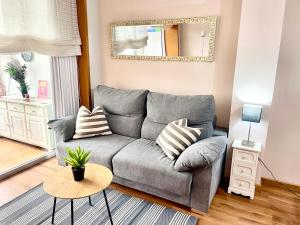 LA MER BLEUE, Boutique Apartament with free parking, full equipped in Fenals Beach