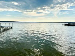 Classic Higgins Lake Cottage - Higgins Lake