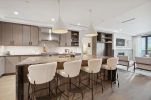 Frontgate 410 by East West Hospitality