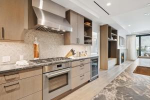 Frontgate 410 by East West Hospitality