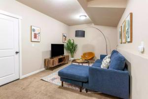 Family friendly 3 story townhouse with workspace