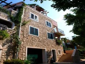 Apartments Mia - Postira