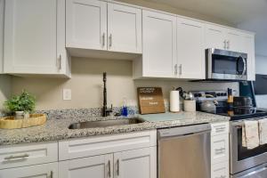 4 Mi to Dtwn Pet-Friendly Tampa Retreat