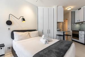 Flamingo 705 - Sea Point Studio Aprt