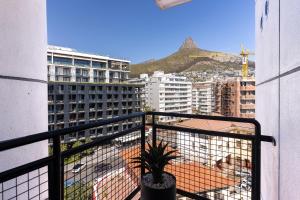 Flamingo 705 - Sea Point Studio Aprt