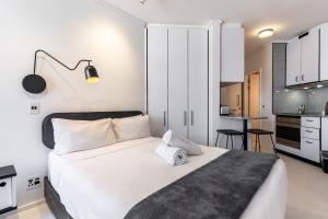 Flamingo 705 - Sea Point Studio Aprt