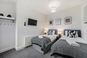 Anfield Cosy Stays - Air Host & Stay - Sleeps 14