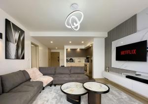 Stylish 1BR Condo with Pool, Gym, Parking & Wi-Fi