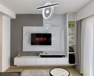 Stylish 1BR Condo with Pool, Gym, Parking & Wi-Fi