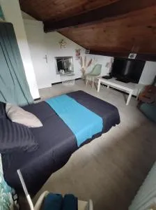 Chambre et salle de bain - Larom