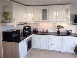 Studio 34m2 avec la terrasse 60m2, aperçu mer, parking, Clim, plage à 150 m,Wi-fi, piscine