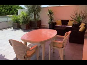 Studio 34m2 avec la terrasse 60m2, aperçu mer, parking, Clim, plage à 150 m,Wi-fi, piscine