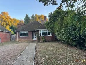 Spacious 3 bed garden & parking - Winnersh