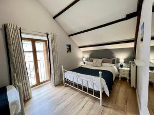 Maisons de vacances Quai du Val is a Charming Pet and Family Friendly Riverside Gite in Lehon close to Dinan Sleeps 7 : photos des chambres