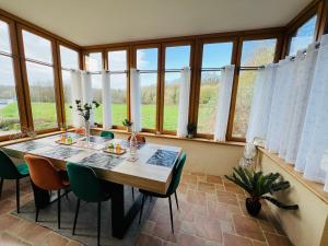 Maisons de vacances Quai du Val is a Charming Pet and Family Friendly Riverside Gite in Lehon close to Dinan Sleeps 7 : photos des chambres