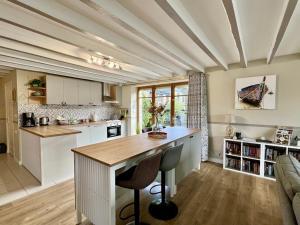 Maisons de vacances Quai du Val is a Charming Pet and Family Friendly Riverside Gite in Lehon close to Dinan Sleeps 7 : photos des chambres